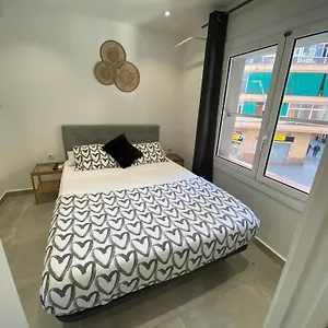 Con Bano Privado Frente Al Metro L5 Barcelona-hospitalet Appartement