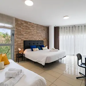 Kemping Fira Gran Via 2 - Private In A Shared - Privadas En Compartido, L’Hospitalet de Llobregat